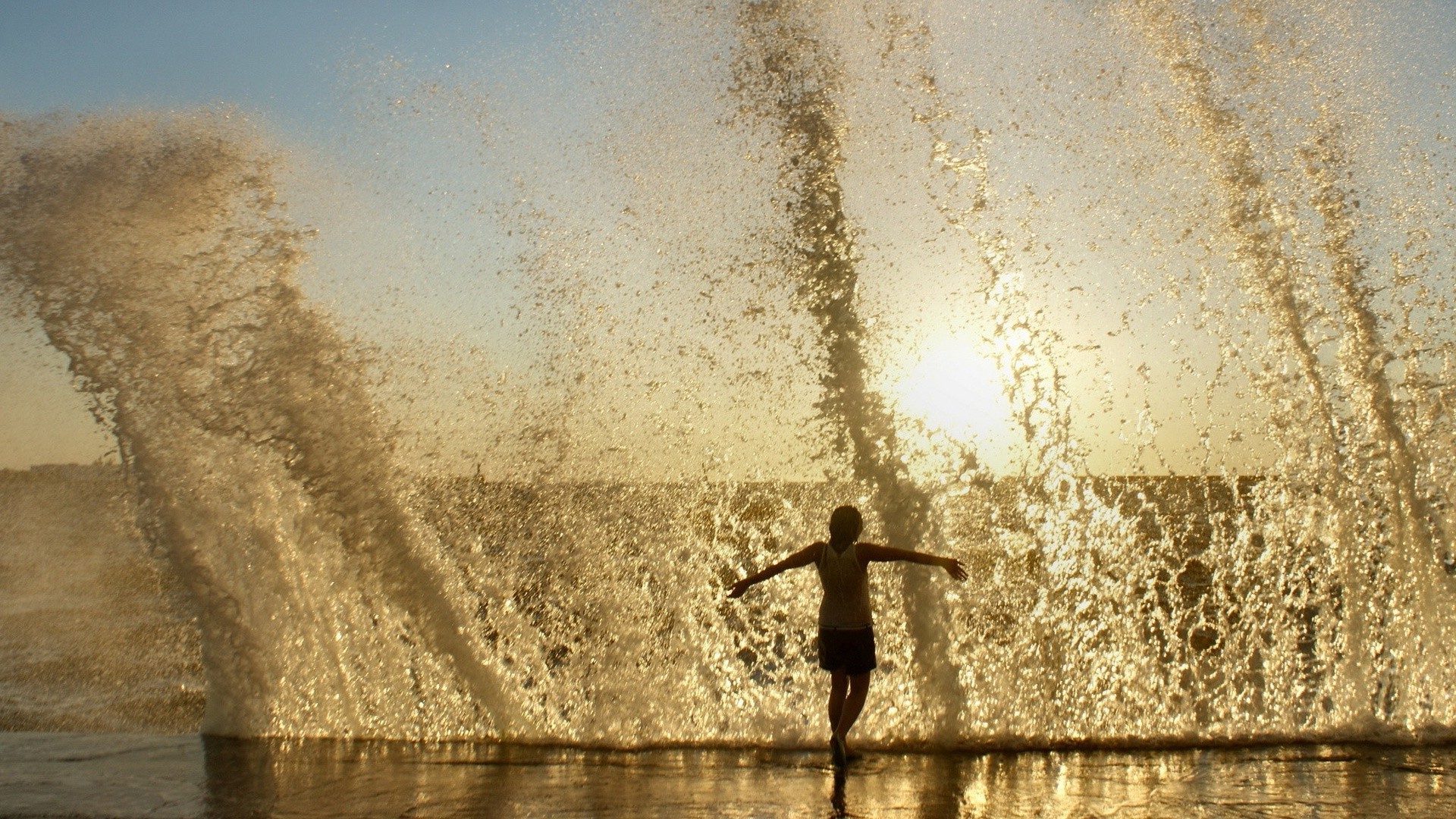 mar e oceano água praia amanhecer pôr do sol sol mar menina adulto natureza lago rio oceano reflexão solteiro homem verão cor céu ao ar livre