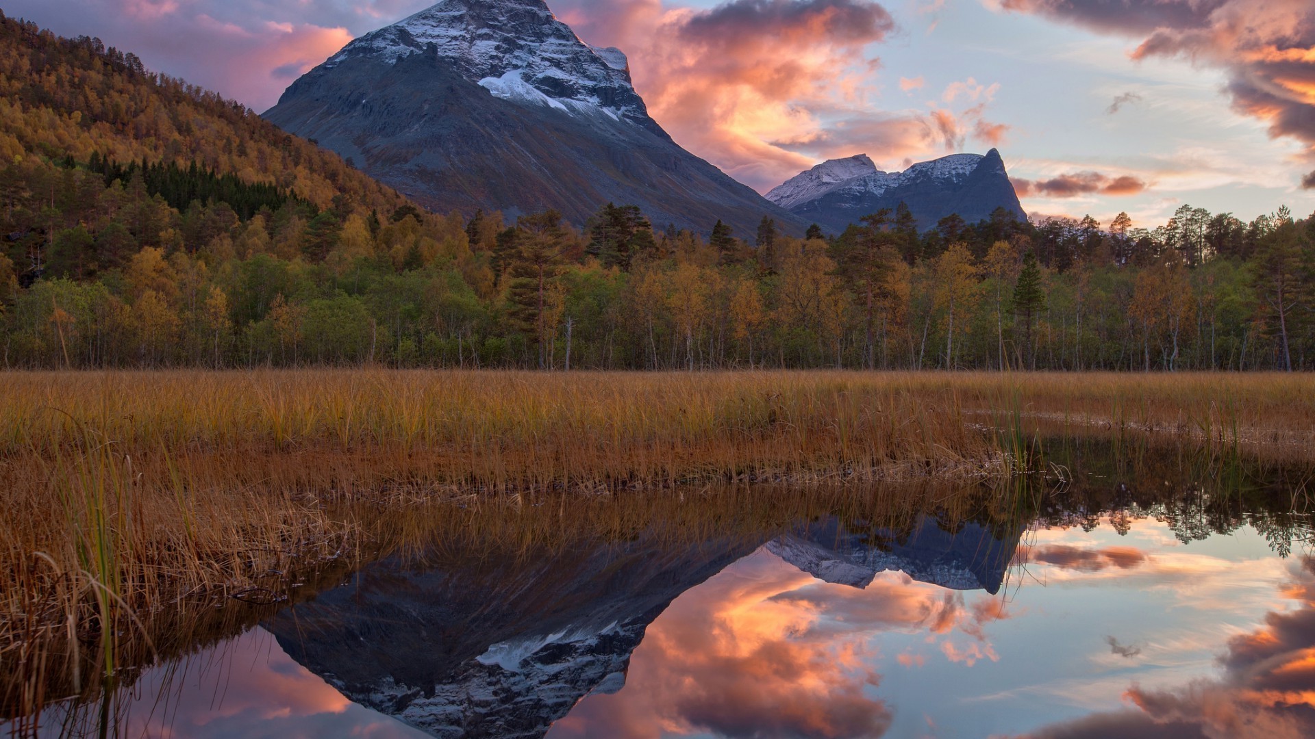 montañas lago nieve reflexión agua montañas paisaje amanecer atardecer al aire libre viajes naturaleza escénico otoño árbol noche invierno madera río cielo