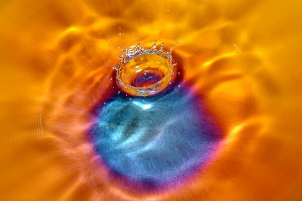 Gota de agua en el fondo borroso