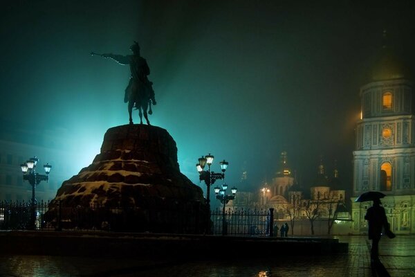 Photo de la statue sous un angle inhabituel