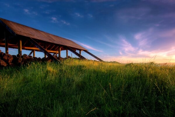 Schöner Sommerhimmel mit Sonnenuntergang