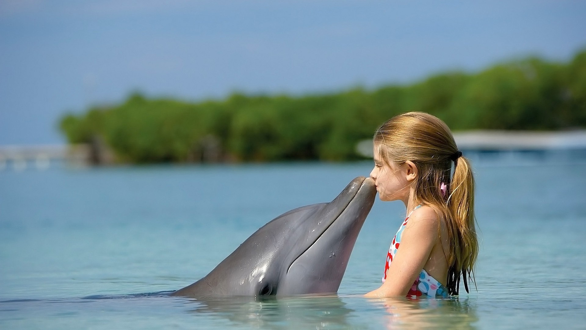 kinder mit tieren wasser sommer urlaub natur erholung im freien frau schwimmen entspannung meer reisen strand gutes wetter vergnügen vergnügen ozean