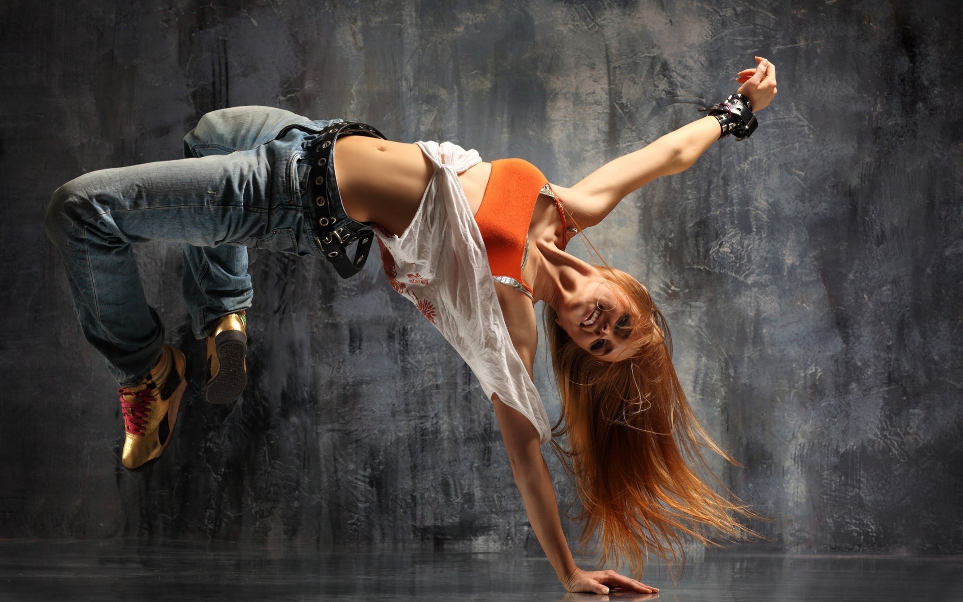 фитнес производительности танцы женщина музыка танцор взрослый один движения действие реп мода отдых баланс балет упражнения девушка носить удовольствие