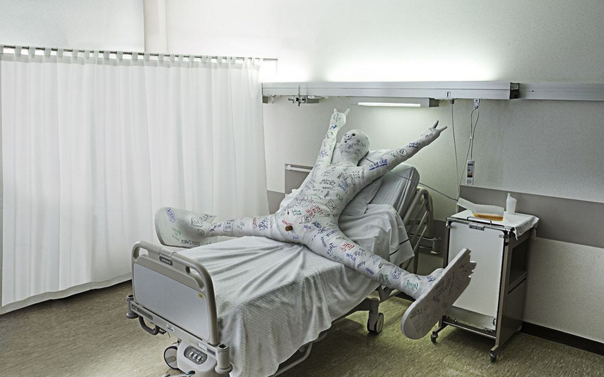 люди номер мебель в помещении кровать внутри больница лампа пол таблица медицина