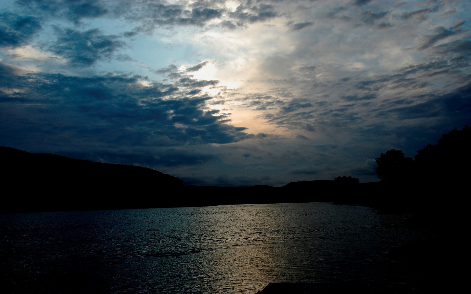 夜 黄昏暮光 黄昏暮光 水 日落 天空 景观 黎明 暮光 性质 晚上 海 湖 风暴 海滩 海洋 旅游 户外 太阳 月亮