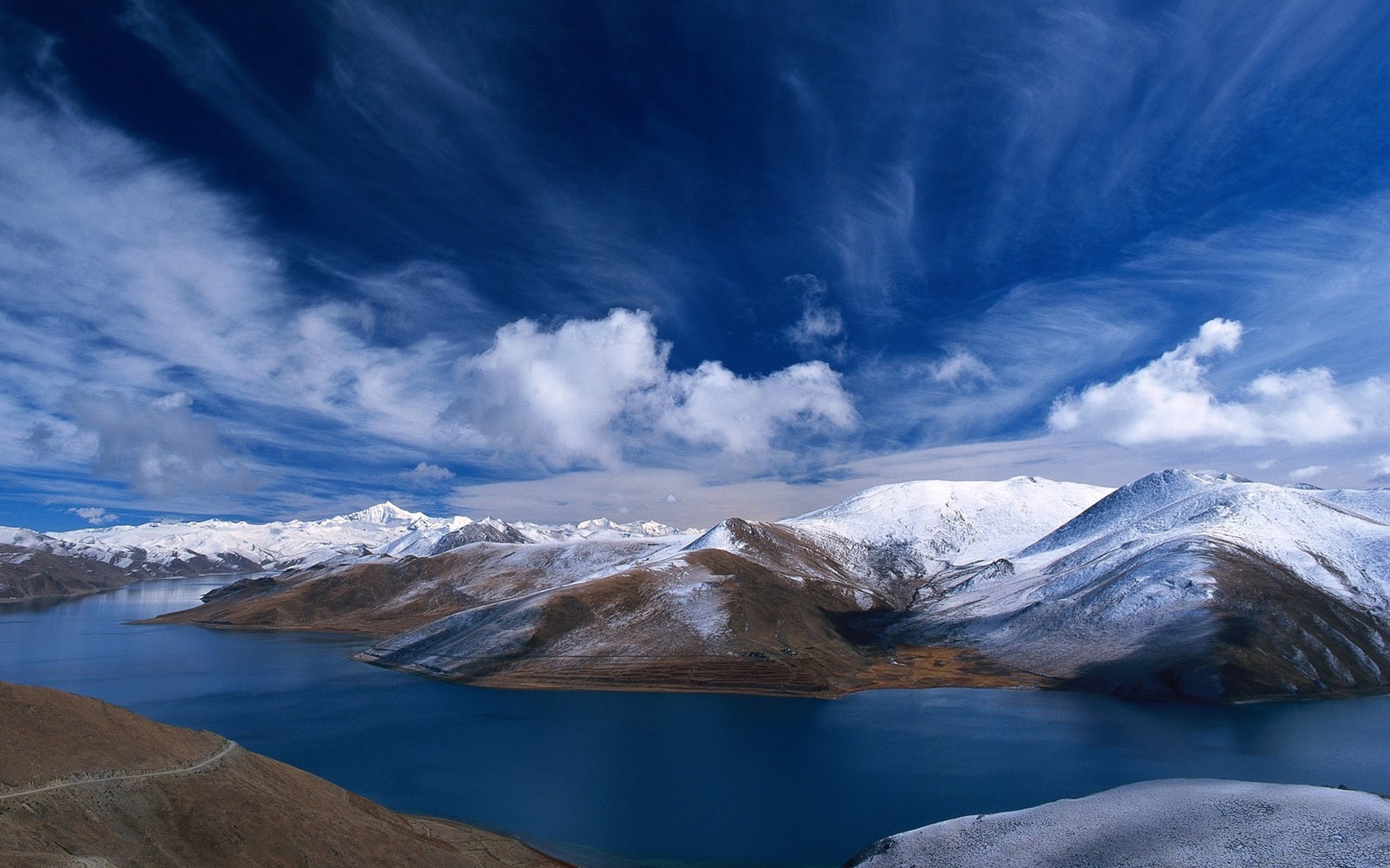 पहाड़ों बर्फ बर्फ पानी यात्रा ग्लेशियर पहाड़ों सर्दी सड़क पर आकाश परिदृश्य ठंड प्रकृति ठंढा झील