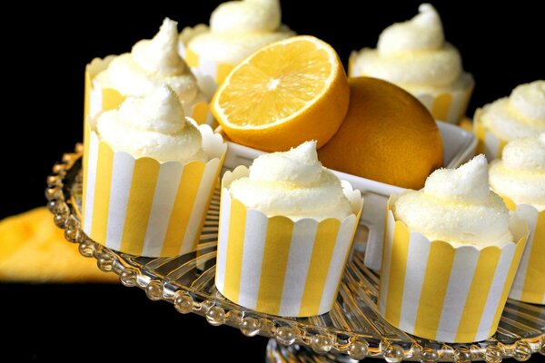 Crème de citron doux sur un plateau