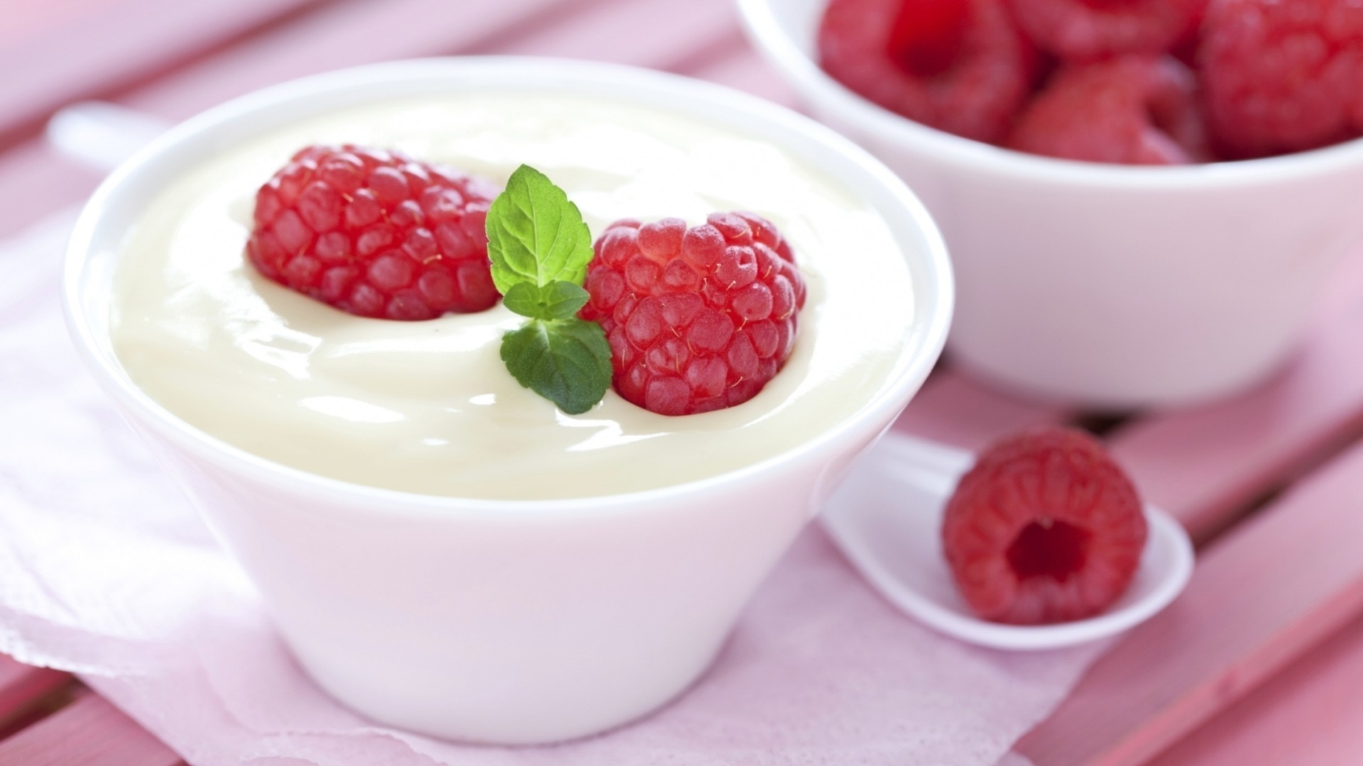 aliments et boissons doux baie crème fruits délicieux repas fraise bol petit déjeuner yaourt lait rafraîchissement framboise en bonne santé délicieux crémeux gros plan épicure alimentaire