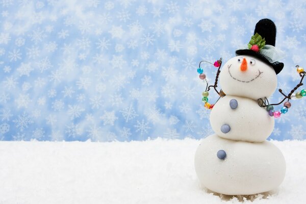 Bonhomme de neige drôle sur fond d hiver