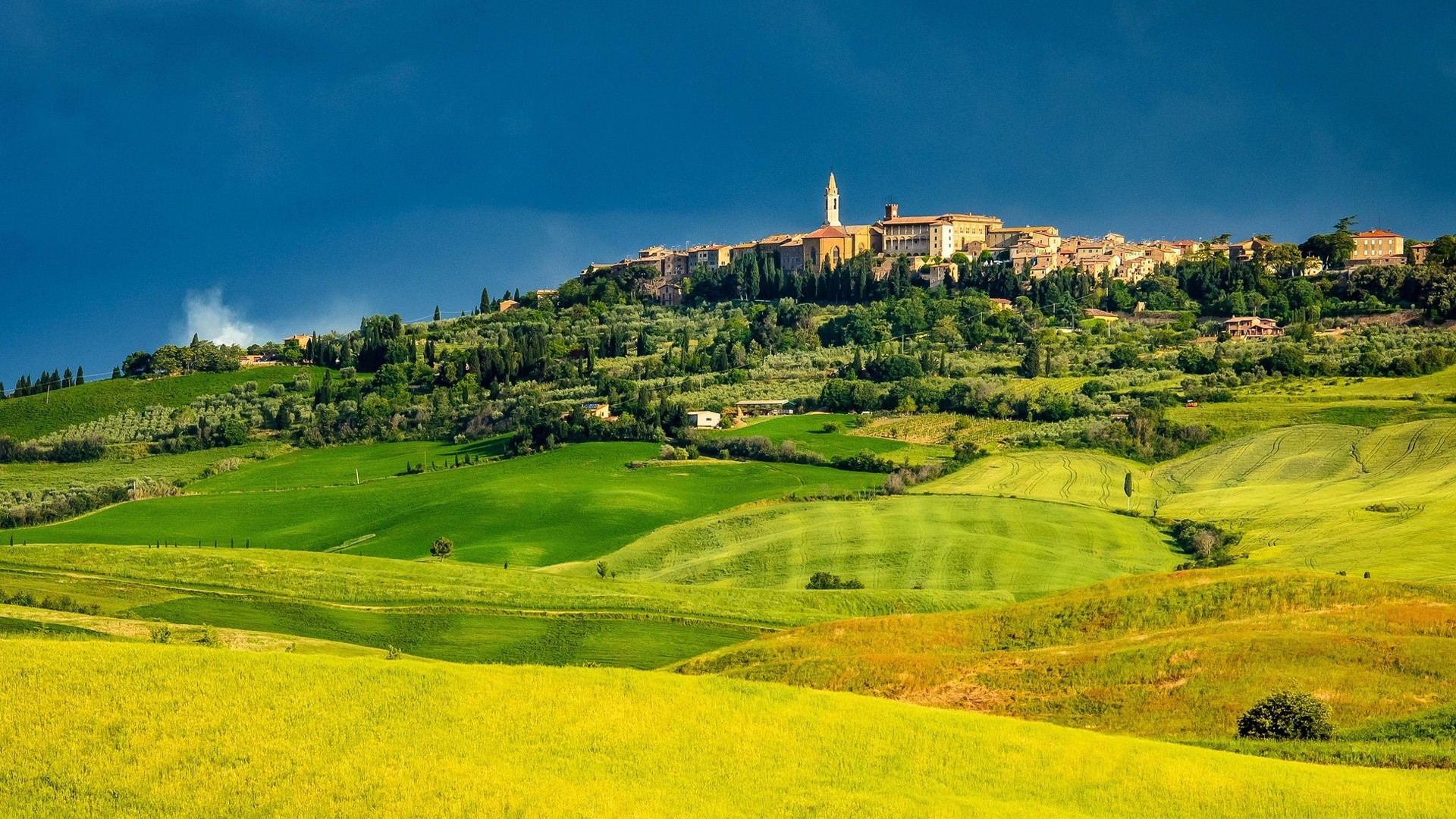 luoghi famosi paesaggio agricoltura campagna natura erba all aperto rurale terra coltivata cielo estate scenico viaggi albero collina pascolo campo luce del giorno idillio