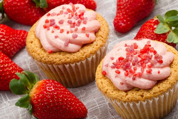 Soadky Dessert mit Erdbeeren. Creme