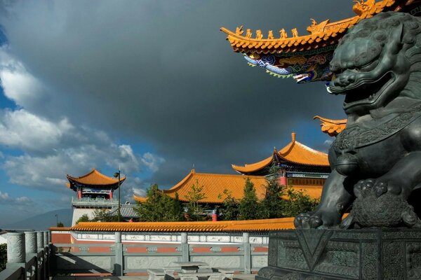 Strutture architettoniche vicino al tempio del Buddha