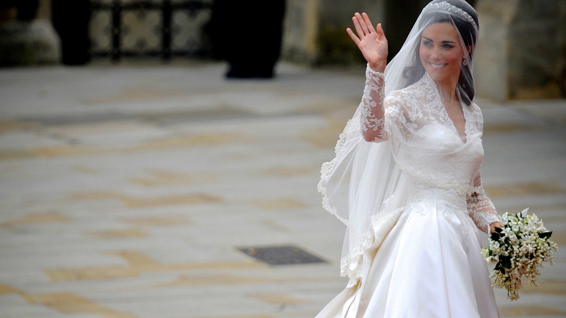 liebe und romantik braut hochzeit schleier frau mode braut kleid bräutigam im freien porträt ehe mädchen zeremonie liebe