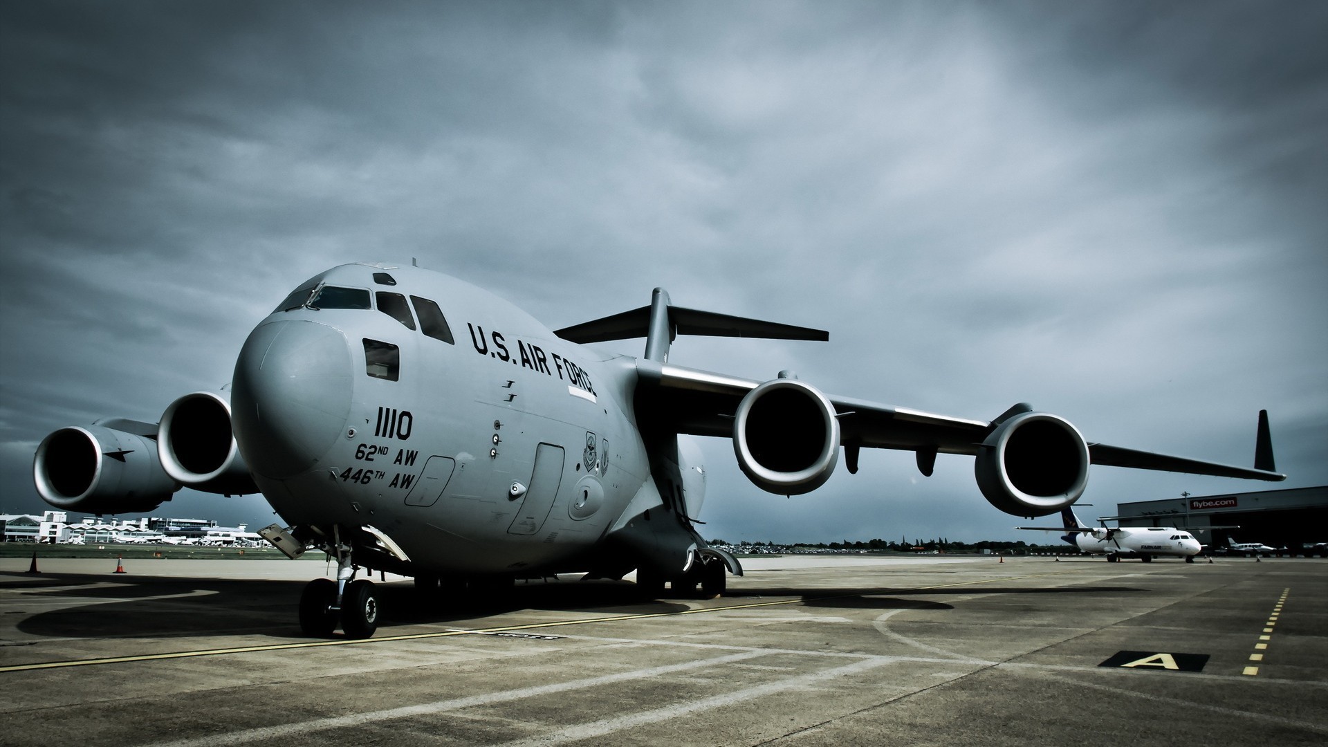 aviazione aereo aereo aeroporto aereo volo sistema di trasporto militare aereo di linea aria volare motore pozzetto air force auto ala tecnologia pista fusoliera commerciale