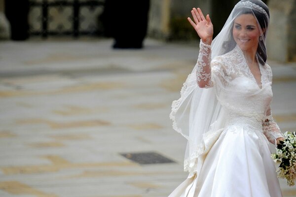 Nevechta dans une robe de mariée avec un bouquet