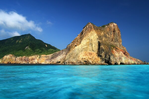 Blaues Meer Berge Wolken