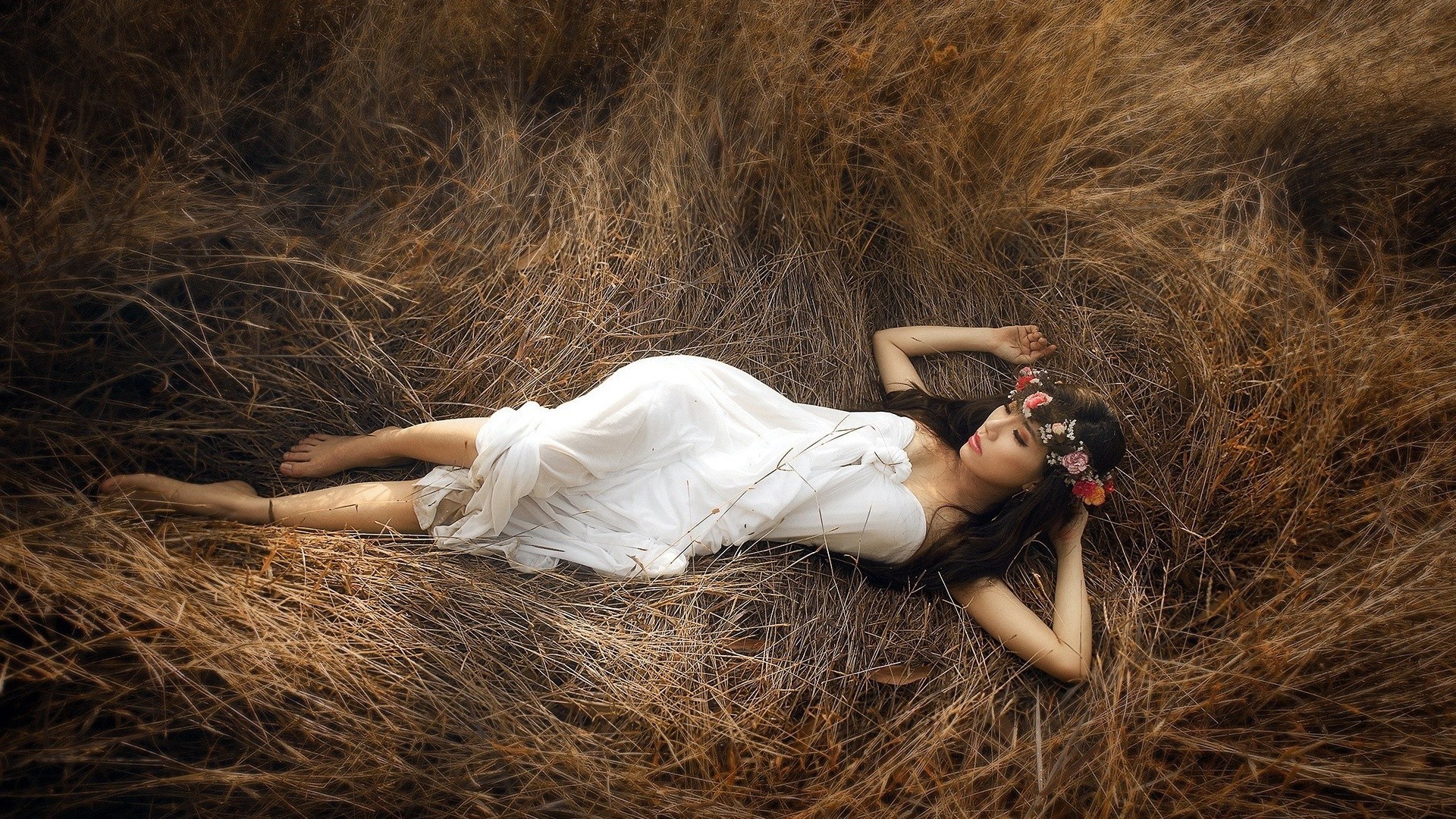 andere mädchen mädchen frau erwachsener porträt modell eins mode landschaft heu natur gras