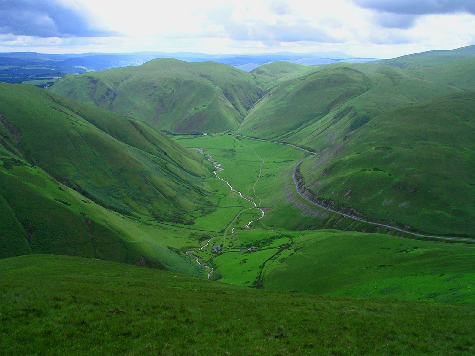 schluchten landschaft hügel berge tal reisen gras im freien natur bebautes land weiden himmel landschaftlich