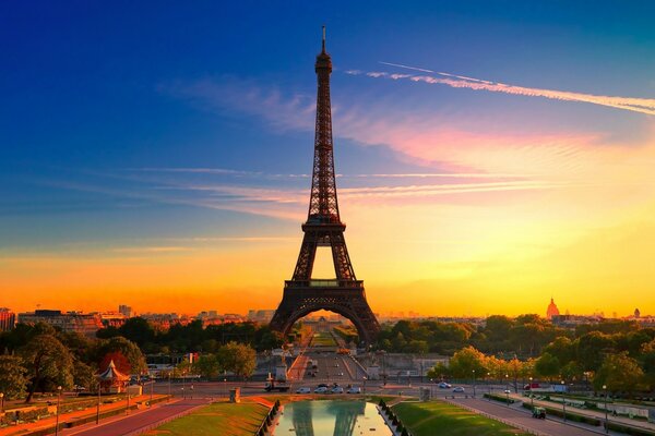 The famous symbol of Paris at sunset