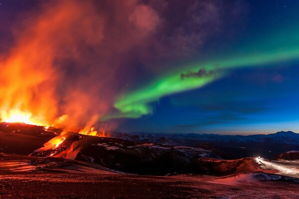 Erupción volcánica y Aurora boreal