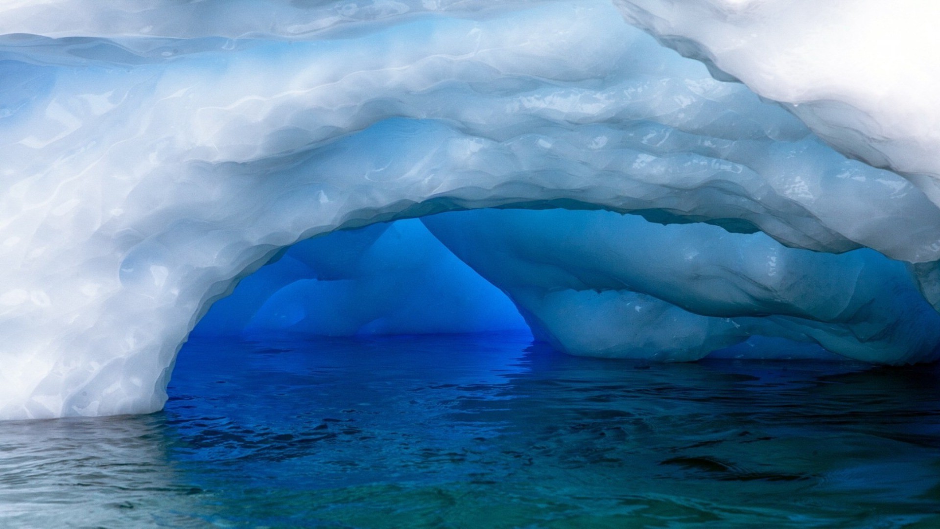 glace iceberg eau nature natation fusion givré à l extérieur neige mer glacier été froid océan voyage hiver changement climatique