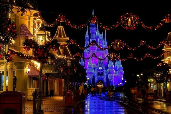 Weihnachtliche Stadtinstallation Schloss