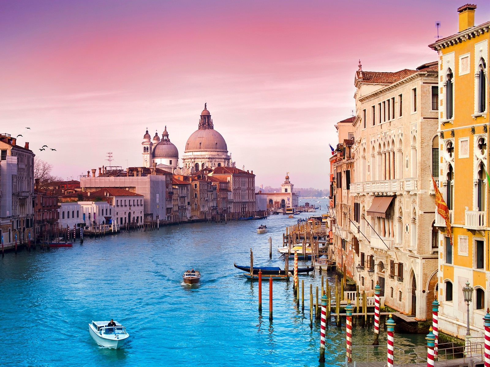 stadt und architektur venezianer reisen architektur gondeln wasser kanal stadt dämmerung im freien himmel alt gondoliere sonnenuntergang traditionell stadt tourismus haus stadt reflexion