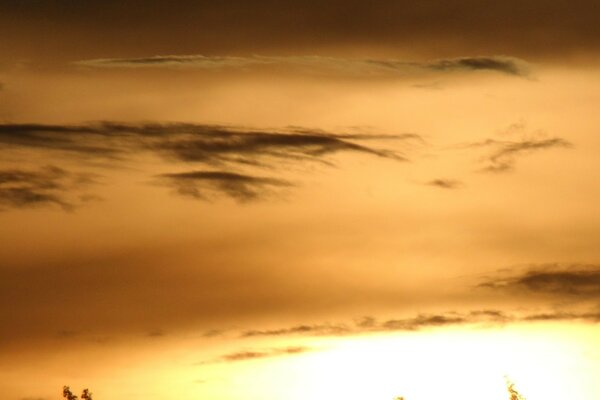 Wolken am Himmel und Dämmerung