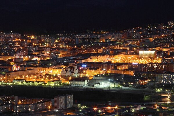 Luces de noche multicolores de la gran ciudad