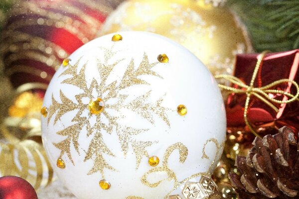 White ball decorated with gold