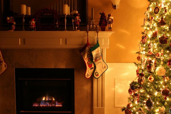 An atmospheric corner with a fireplace and a Christmas tree