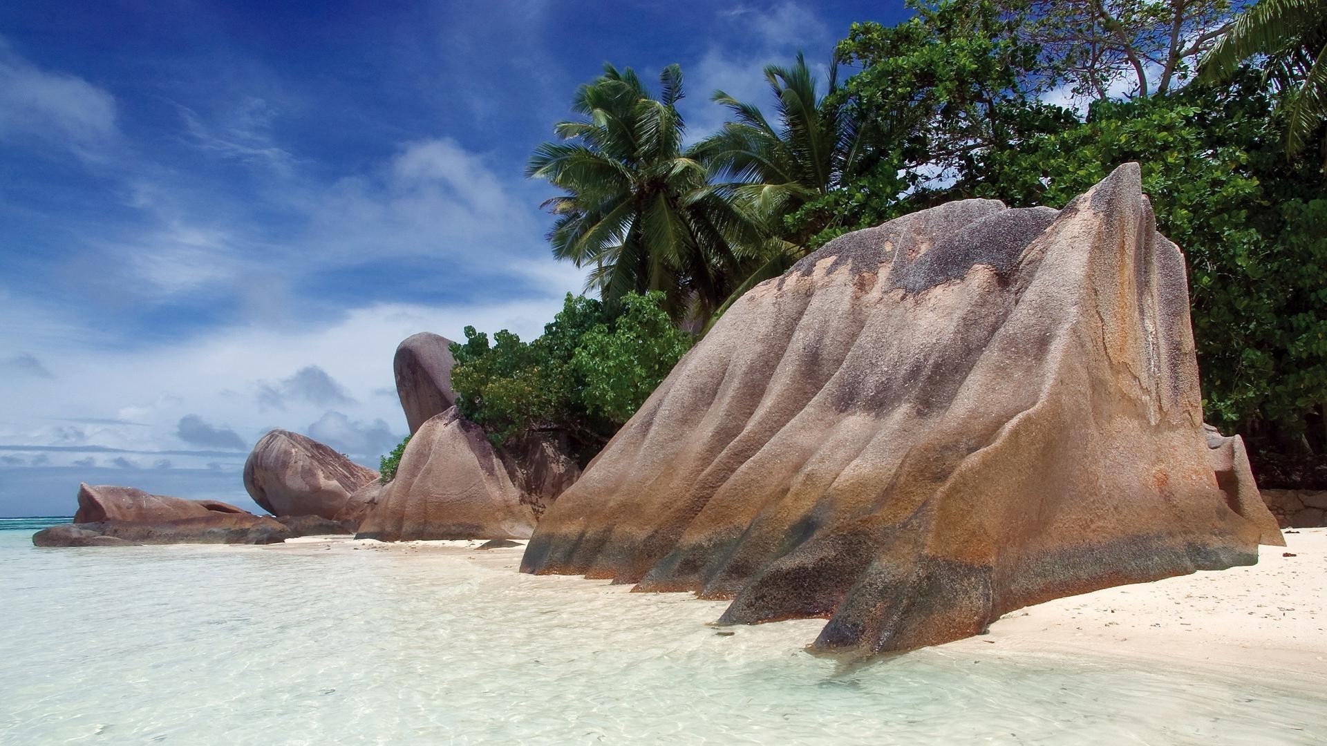 mar e oceano praia água mar areia oceano viajar tropical ilha natureza mar verão férias paisagem céu relaxamento árvore idílio exótico paisagem