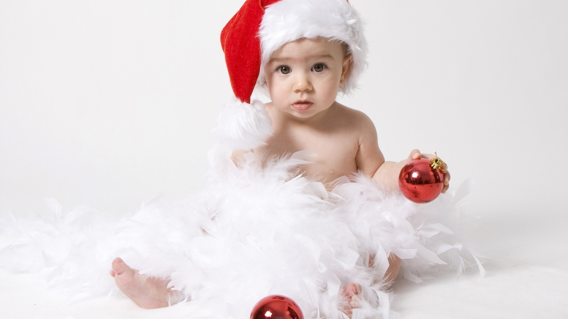 enfants noël hiver enfant cap mignon plaisir peu vacances cadeau fourrure neige innocence un cap surprise costume joie fille bonheur