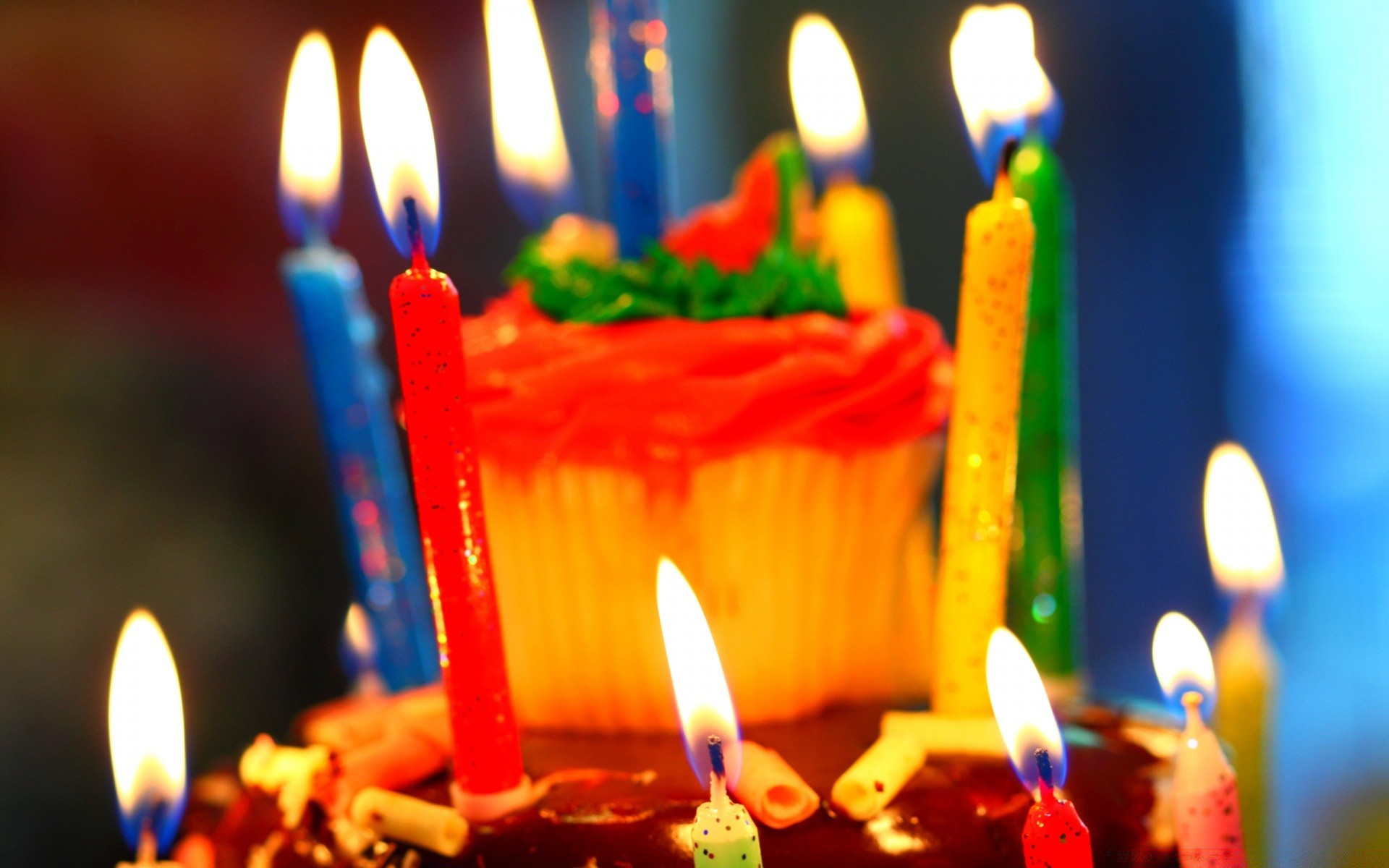 geburtstag kerze kerzen flamme wachs verbrannt weihnachten kerzenhalter urlaub siebenkerze warm licht docht stimmung unschärfe beleuchtet dunkel geburtstagskuchen