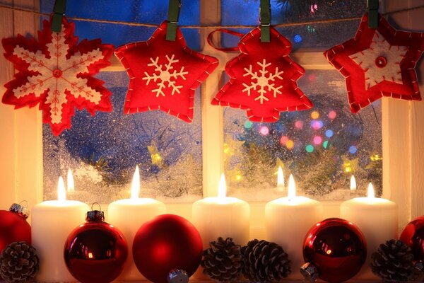 Weihnachtsdekoration Fenster mit Kerzen