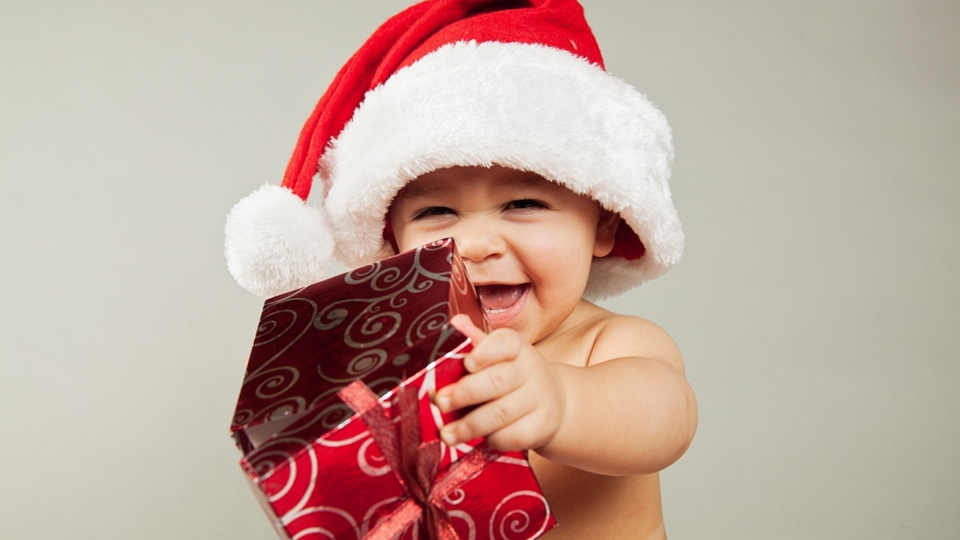 ridere bambini bambino natale inverno carino poco copertura divertimento sorpresa gioia innocenza prezioso uno divertente