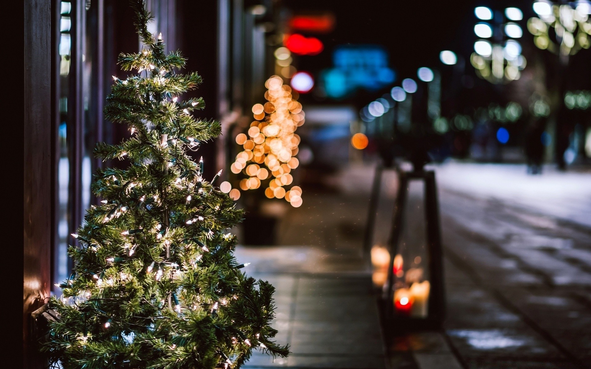 natale inverno albero di natale sfocatura albero neve vacanza strada luce città illuminato strada legno sera