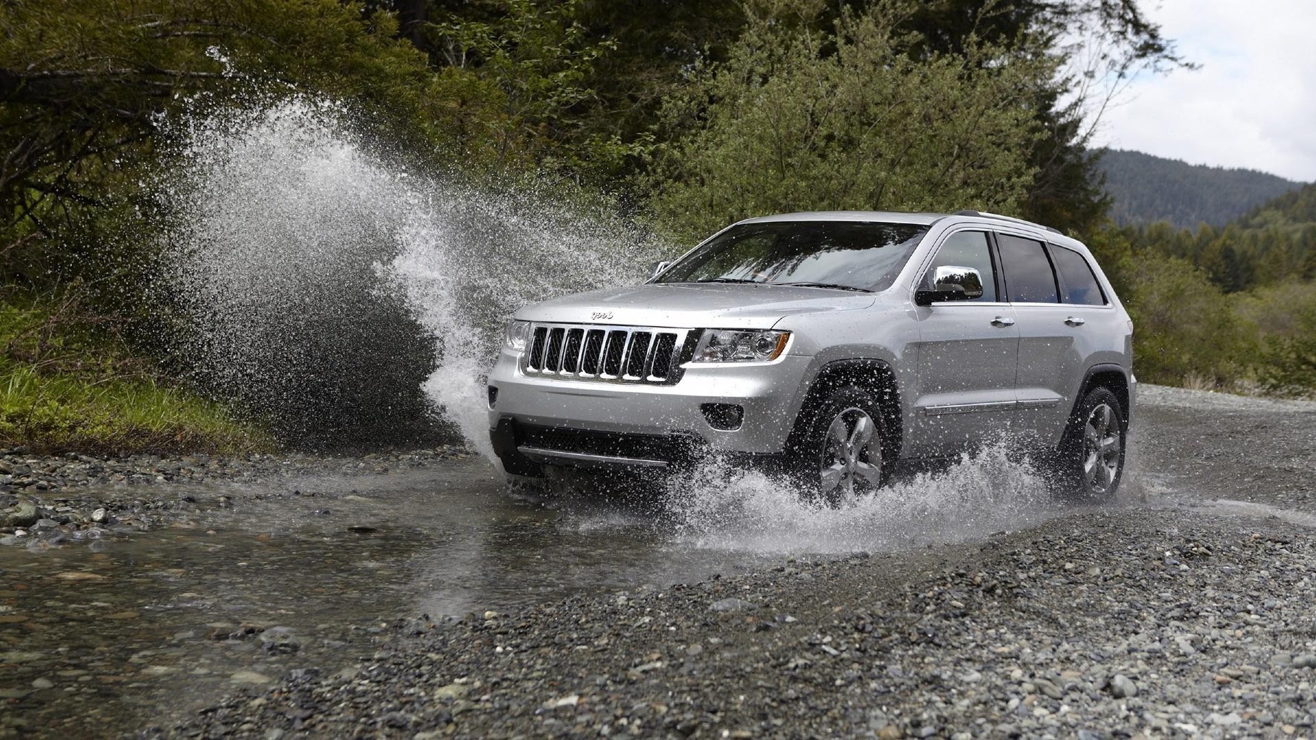 geländewagen auto auto straße rallye transportsystem beeilen sie sich fluss wasser regen fahren schnell