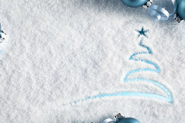 Albero di Natale dipinto sulla neve bianca