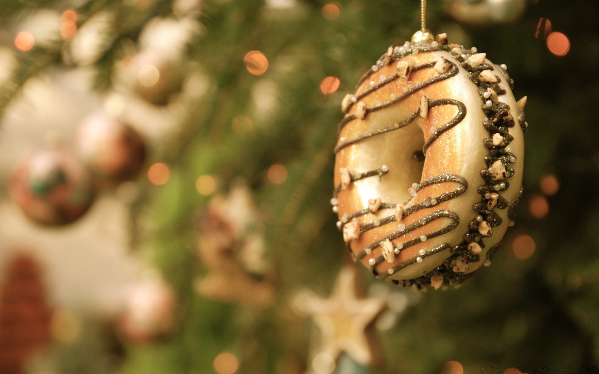 noël hiver arbre pendaison balle flou décoration traditionnel vacances