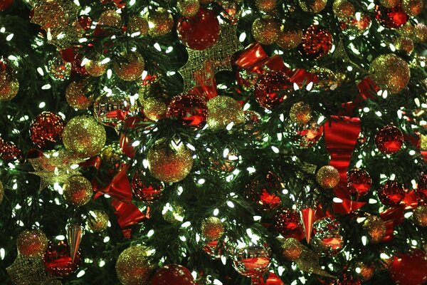 Christmas Tree balls with Garland