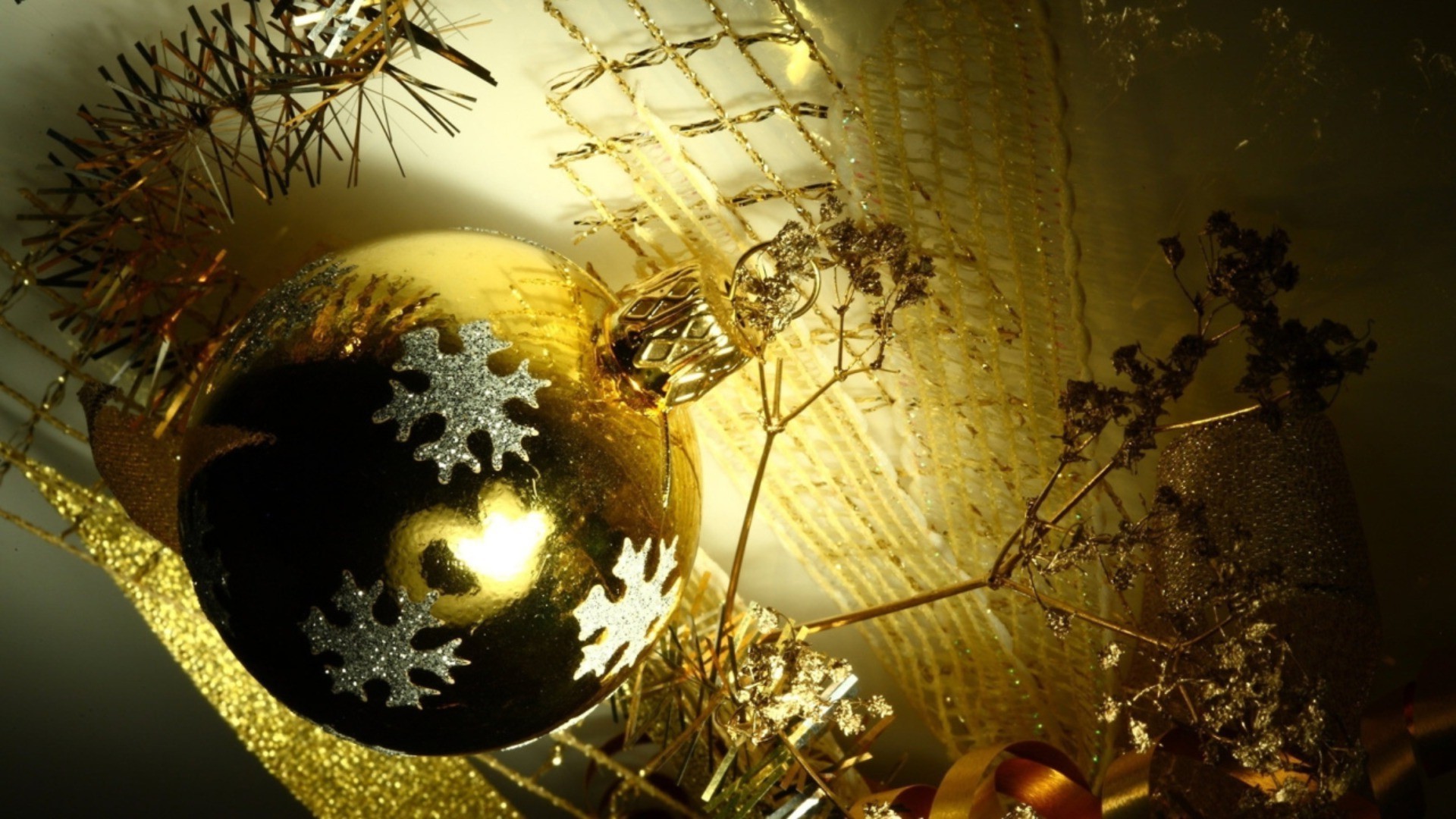 new year christmas celebration winter gold light decoration ball shining merry desktop glisten thread sphere color