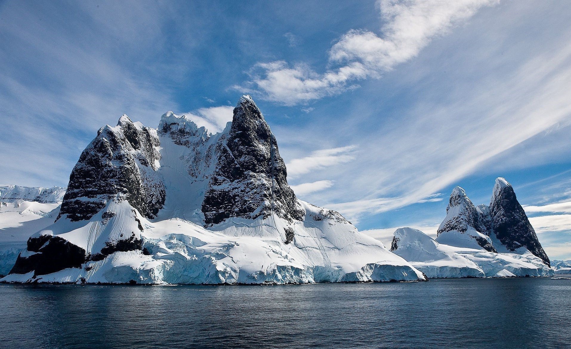 roches rochers et pierres rochers et pierres neige glace iceberg glacier hiver montagnes froid givré eau fusion paysage voyage natation congelés