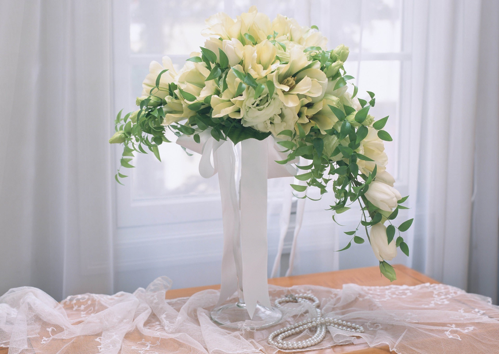 bouquet de fleurs mariage bouquet à l intérieur vase fleur romance mariée famille amour décoration feuille table