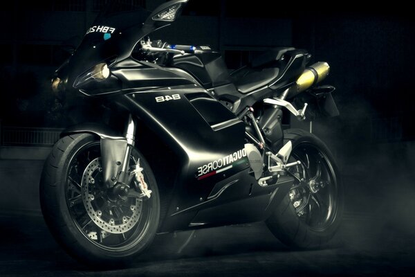 Cool Sport Bike nella nebbia