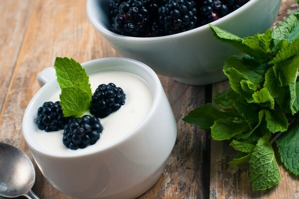 Comida saudável com frutas frescas