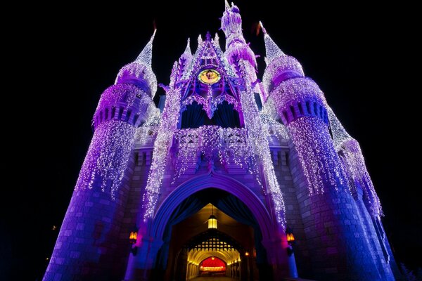 The castle is decorated and prepared for the new year