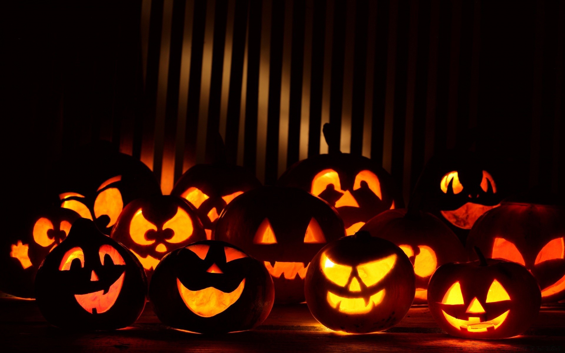 halloween citrouille flamme vicieux lanterne furtif effrayant horreur bougie langue peur chaud feu de joie truc sombre brûlé citrouille fantasmagorique fantasmagorique