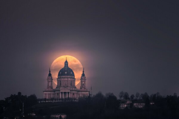 Blick auf den Tempel bei Sonnenuntergang