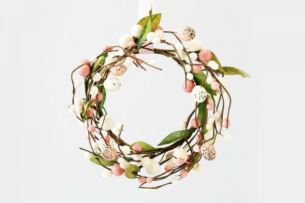 A wreath of branches with leaves will decorate Easter